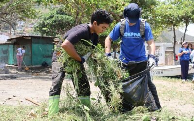 Gobierno Bolivariano realizó jornada de limpieza de playas en el estado La Guaira